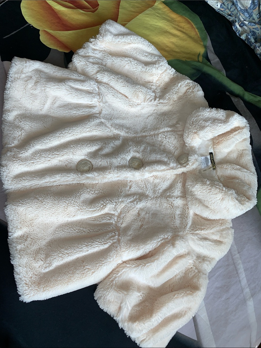 Y2K super soft cream faux fur jacket short sleeve S M